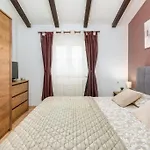 Appartement Mladenka *