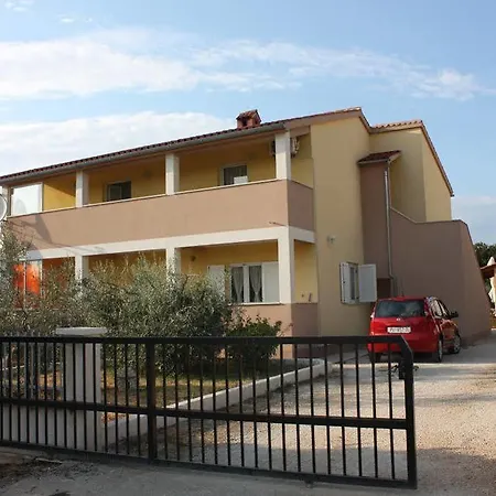 Mladenka Apartamento Pula