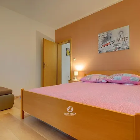 Apartment And Holiday Home Mladenka *