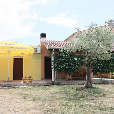 Apartment And Holiday Home Mladenka