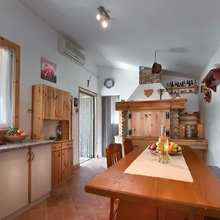 Apartment And Holiday Home Mladenka *