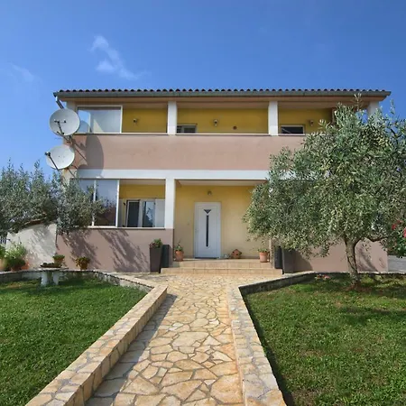شقة Apartment And Holiday Home Mladenka بولا