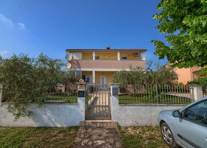 Mladenka Apartment *