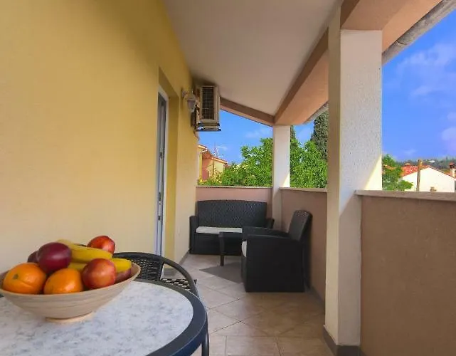 Mladenka Apartamento *